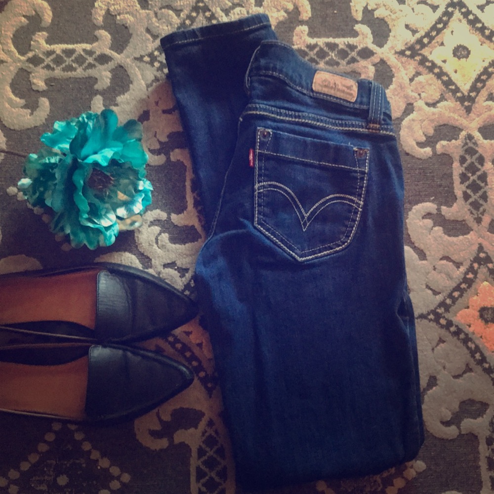 Ultra low rise jeans.